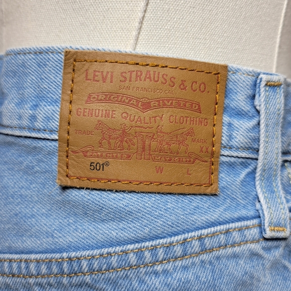 Levi’s 501 High-Rise Button Fly Denim Shorts Size 25 Premium - Picture 3 of 6